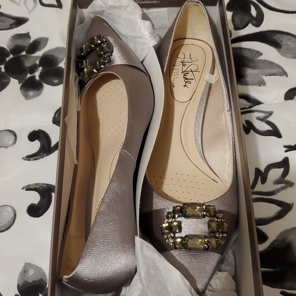 Dress & shoes - Picture 4 of 6